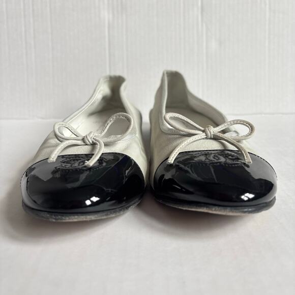 Chanel Cap Toe CC Logo Ballet Flats Gray Black Patent Leather Shoes Size EU 41 - Picture 11 of 16